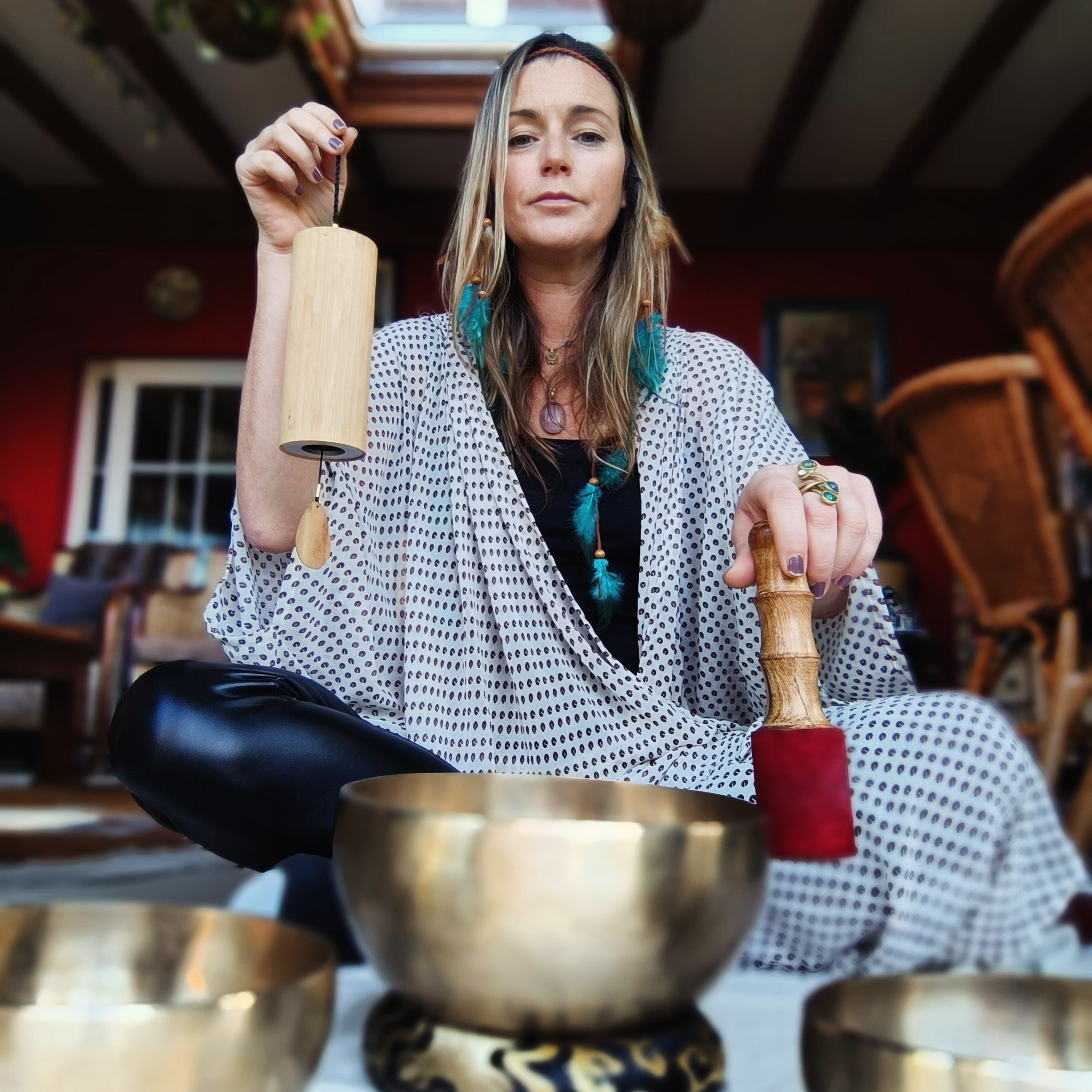 Sound healing therapist using himalayan bowls.